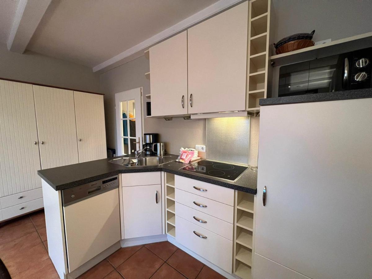 Robbe Apartment *